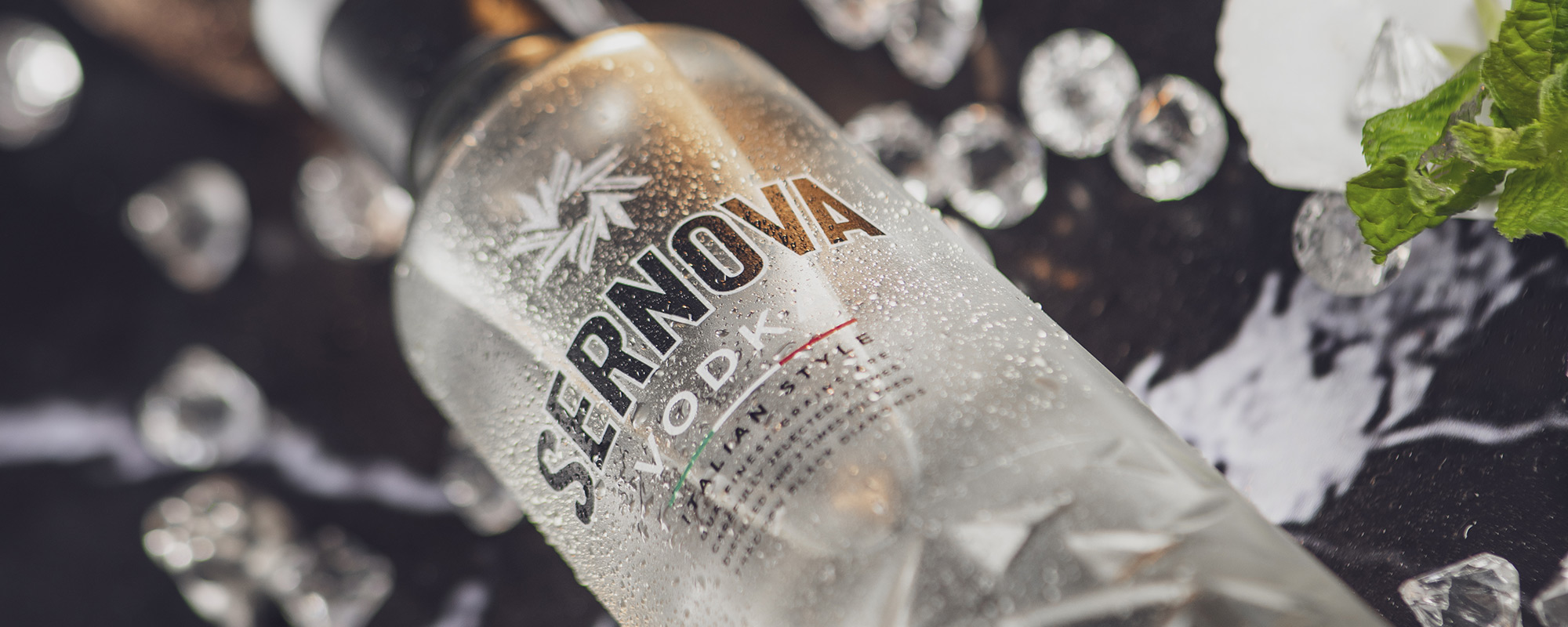 Tridimage diseño industrial de botella para vodka Sernova Fratelli Branca