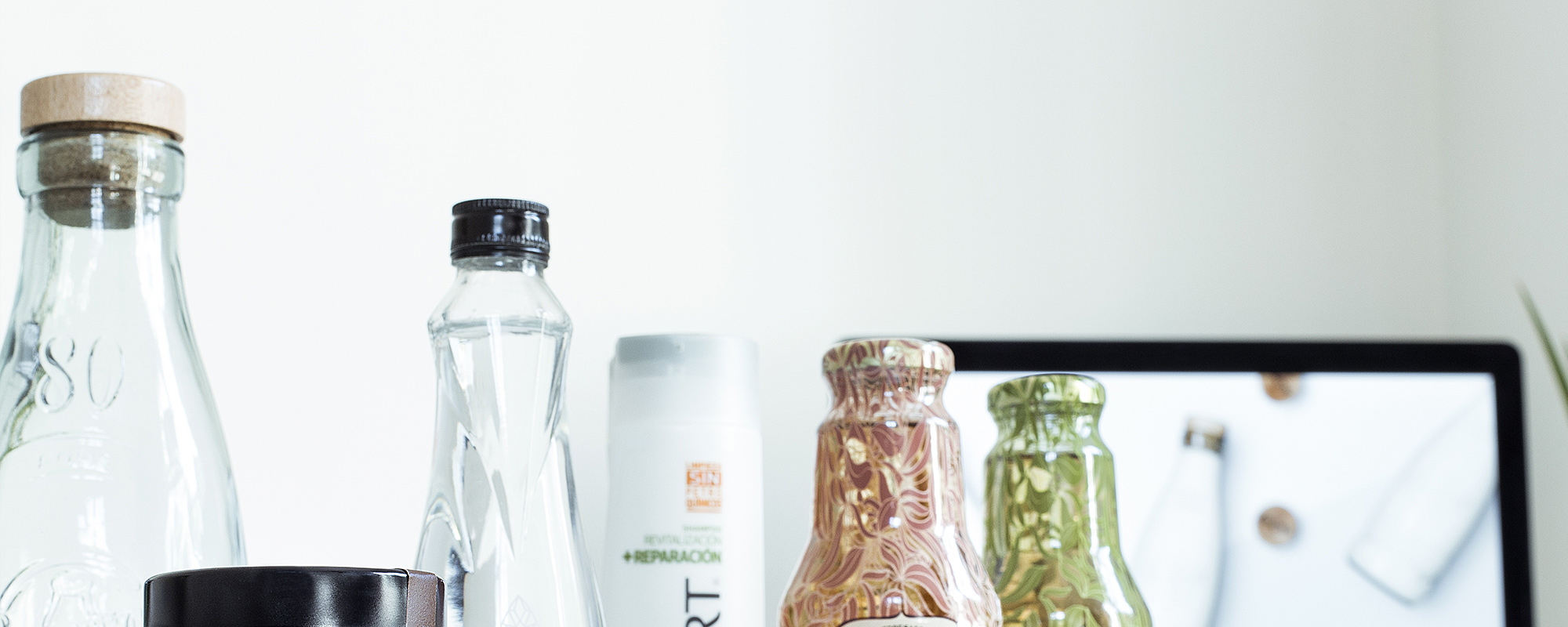 Plano de botellas de bebidas y cosméticos diseñados por Tridimage.