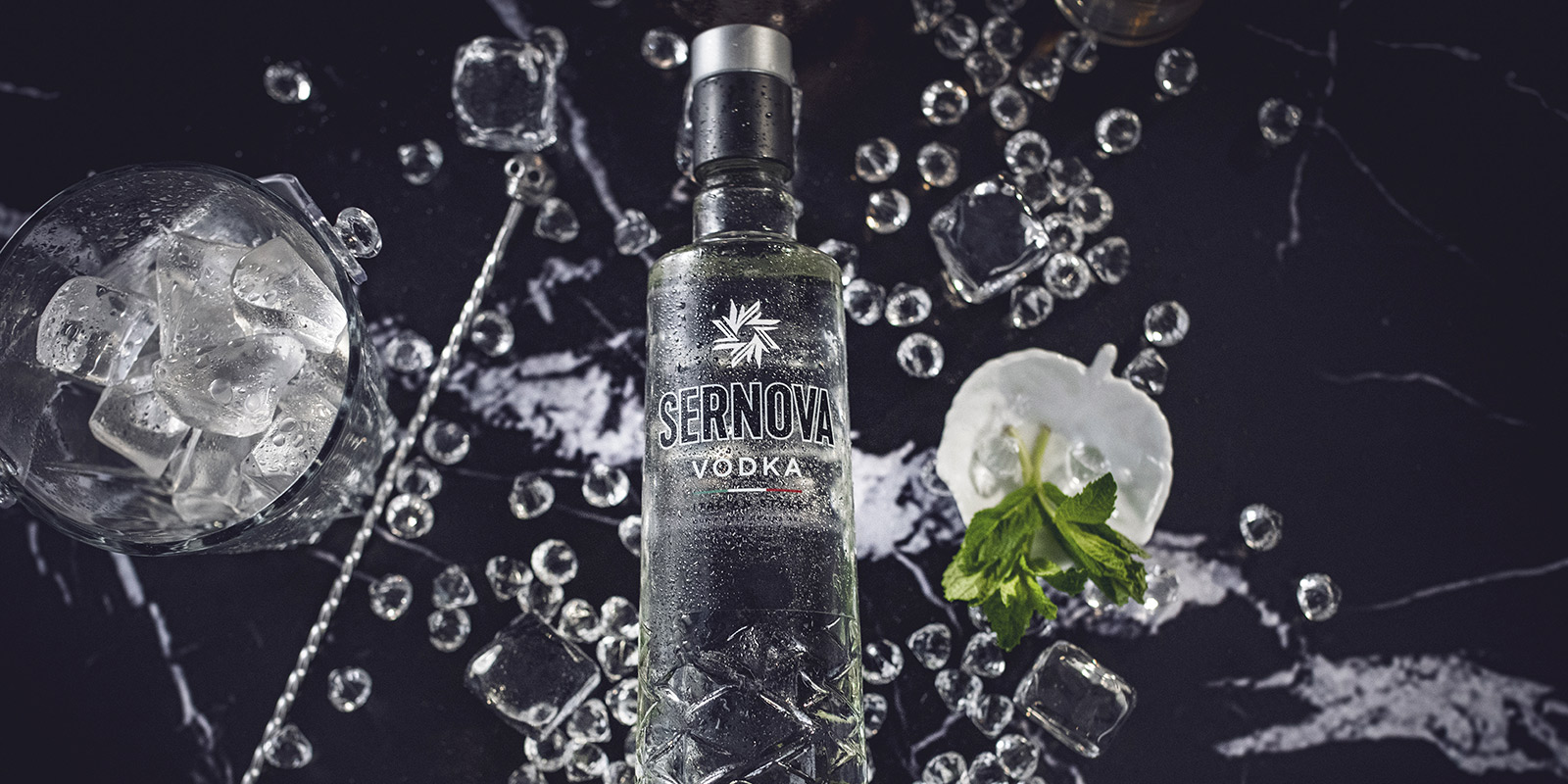 Tridimage diseño industrial de botella vodka Sernova