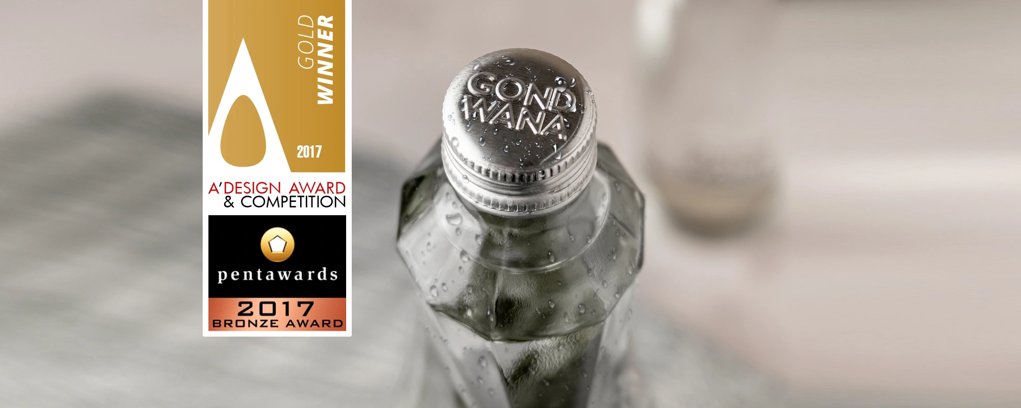 Closeup de la tapa de una botella de agua mineral premium Gond Wana, diseño de packaging por Tridimage. Tiene los sellos A'Design Award Gold Winner 2017 y Pentawards Bronze Award 2017