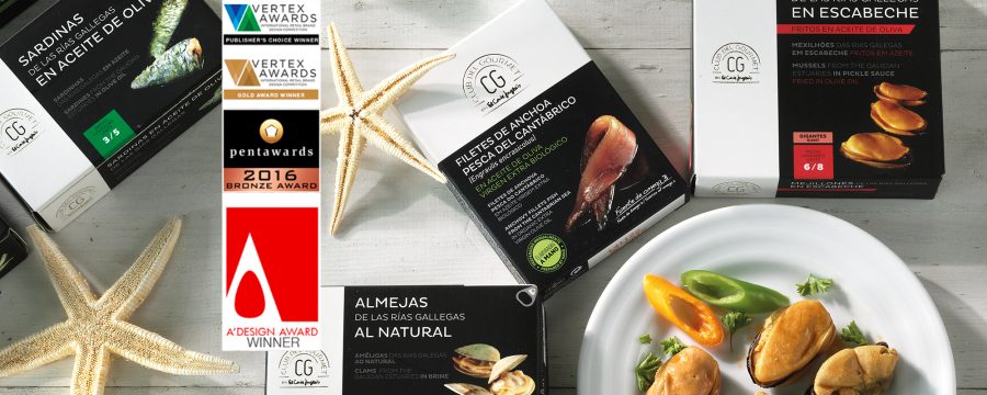 Club del Gourmet: Bodegón elegante con cajas de productos de mar gourmet, diseño de Tridimage. premio Vertex Publisher's y Gold Winner, Pentawards 2016 Bronze Award, A'Design Winner