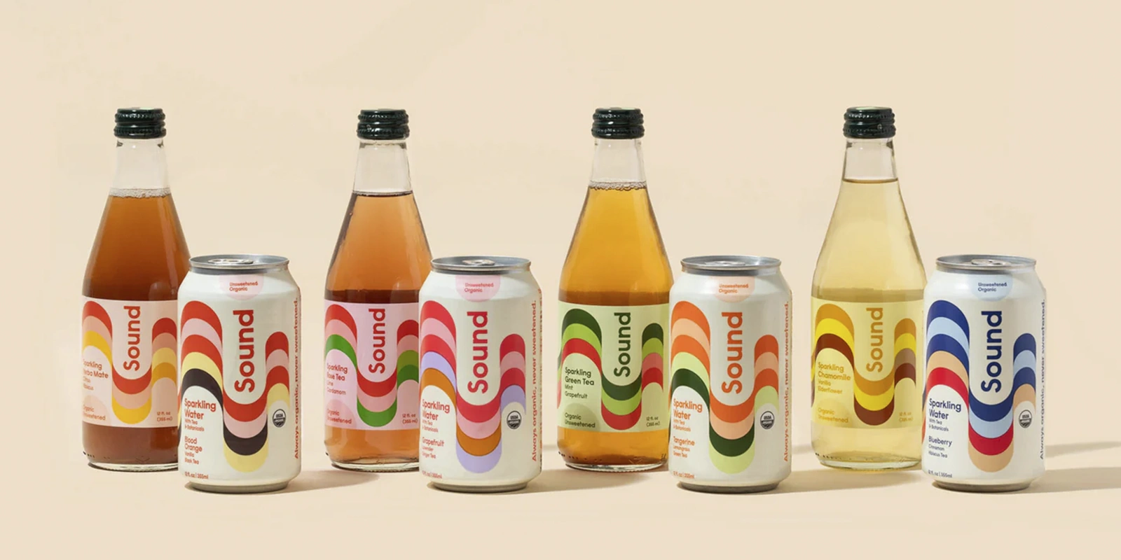 Diseño de packaging moderno Sound Sparkling Water. Botellas y latas con patrones circulares de colores vibrantes y minimalistas.