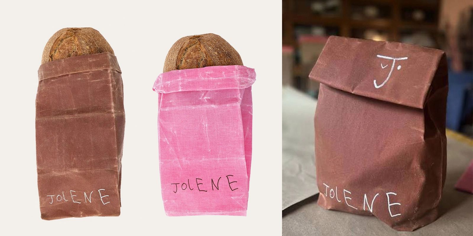 Bolsas de tela marrón y rosa para pan artesanal, junto a una bolsa marrón cerrada con lettering hecho a mano.