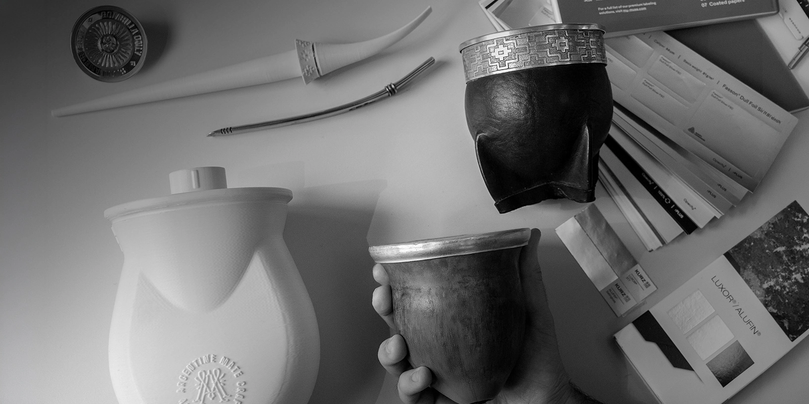 Prototipos 3D, muestras de acabados y mates tradicionales en el proceso de desarrollo de packaging Argintum.